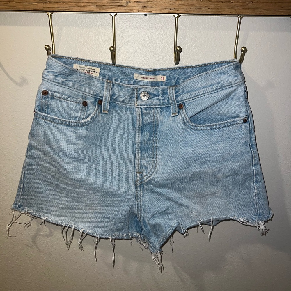 Levi’s High Waisted Wedgie Short - Size 28